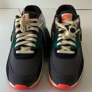 Size 10 mens- Nike Air Max 90 Premium SE Rain Forest 2018